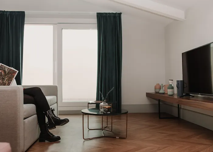 Room Mate Collection Helen Berger Valenza